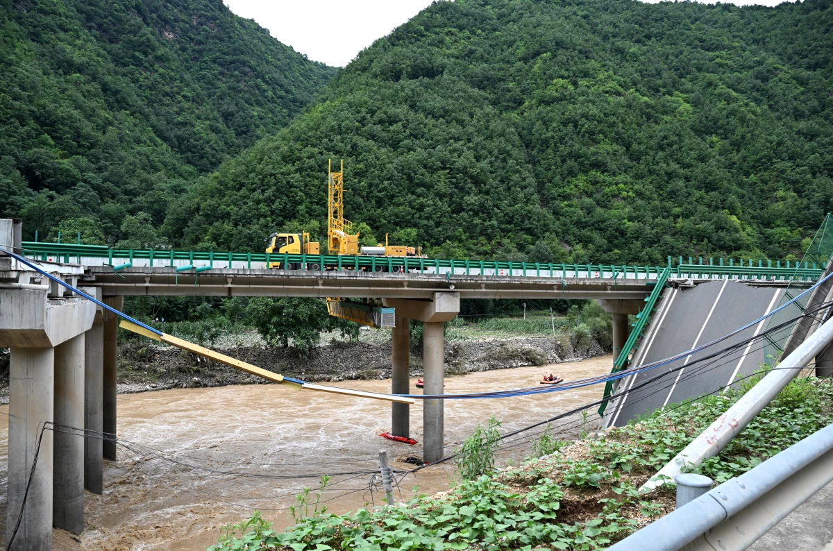 Çin’de Sel Nedeniyle Otoyol Köprüsü Çöktü: 12 Ölü, 31 Kişi Kayıp